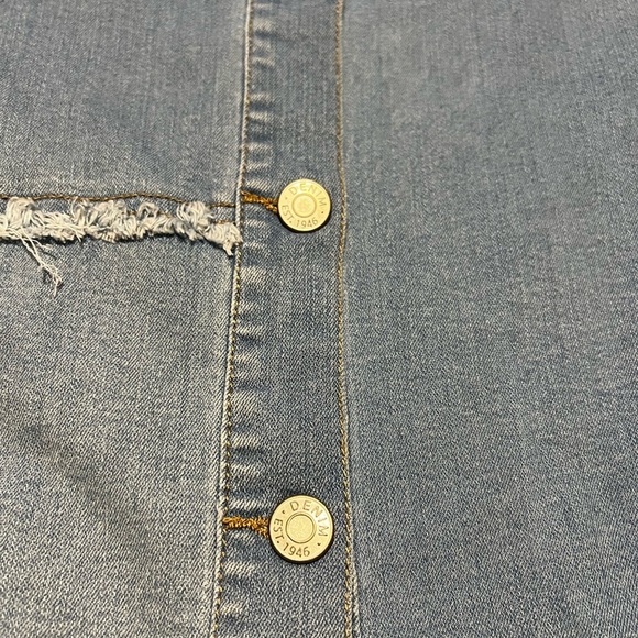 Women’s Patched Denim Button Down Shirt - Picture 4 of 10